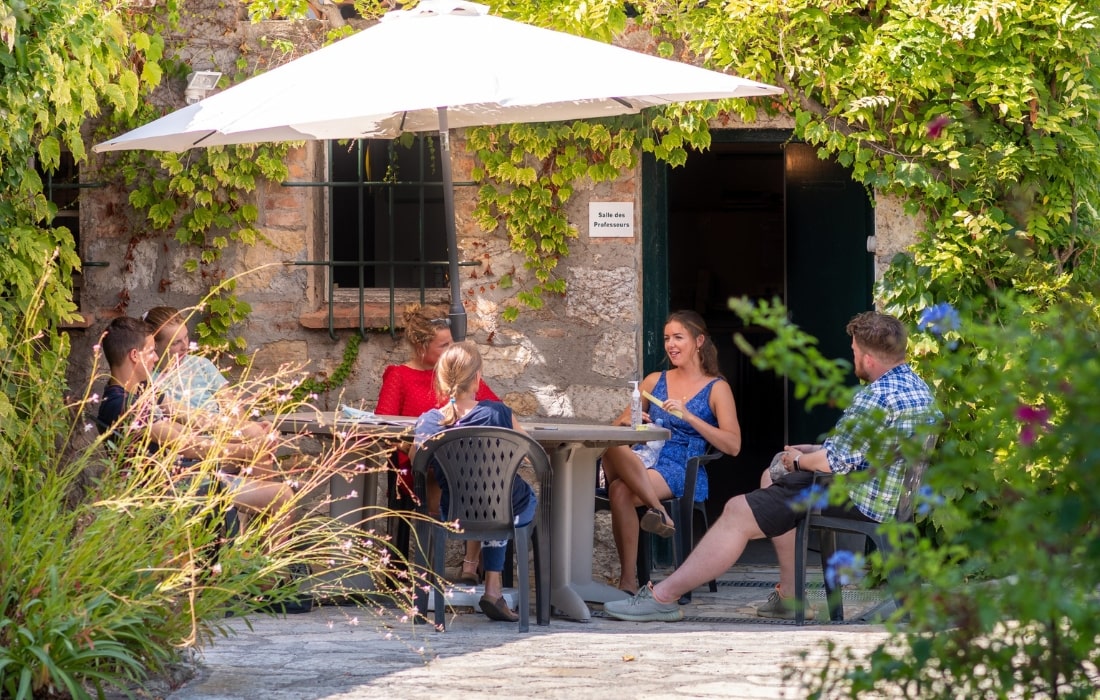 Terrace school le chateau