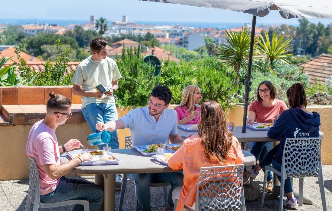 Lunch time school le chateau